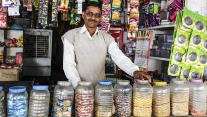 महाराष्ट्र सरकारचा मोठा निर्णय, दुकाने-हॉटेल्स २४ तास खुली राहणार