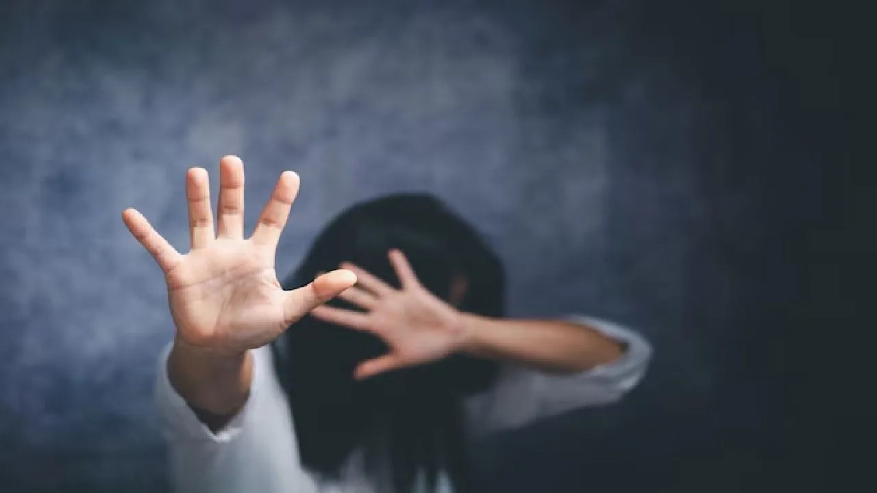 इन्स्टाग्रामवरील मैत्री पडली महागात; अल्पवयीन मुलीला लग्नाचे आमिष दाखवले अन्… इन्स्टाग्रामवरील मैत्री पडली महागात; अल्पवयीन मुलीला लग्नाचे आमिष दाखवले अन्...