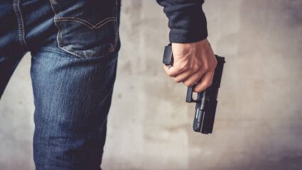 पुणे-नाशिक महामार्गावरील पेट्रोल पंपावर दरोडा; चोरट्यांनी हवेत गोळीबार केला अन्…