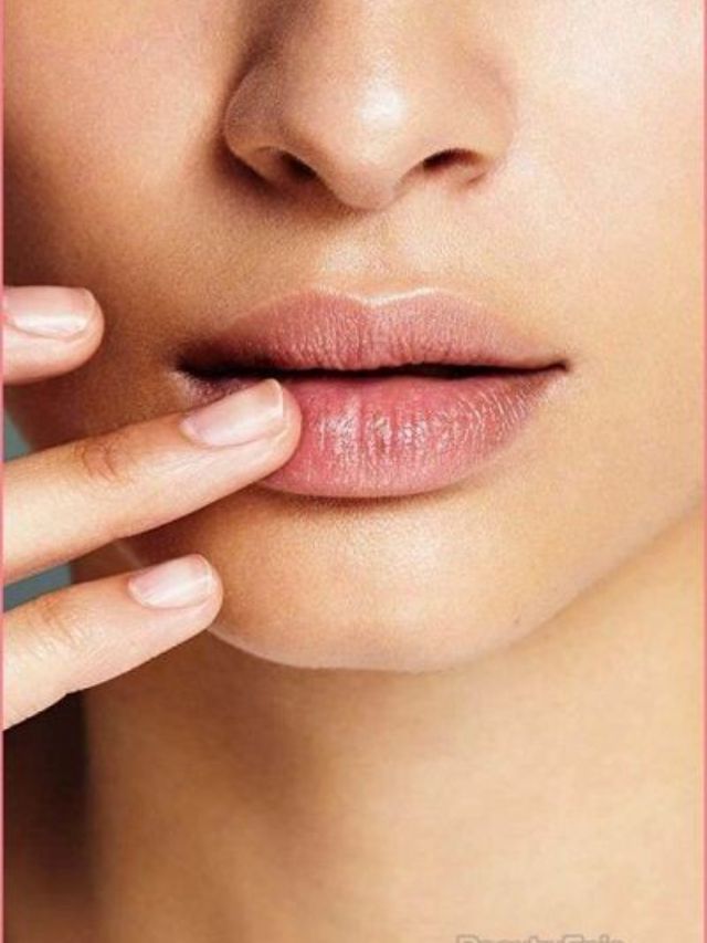 थंडीत ओठ काळे पडलेत? मग हे घरगुती उपाय करा