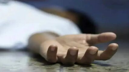 फ्लेक्स लावताना विजेच्या धक्क्याने एकाचा मृत्यू; बेकायदा होर्डिंगला कोणाचे पाठबळ ?