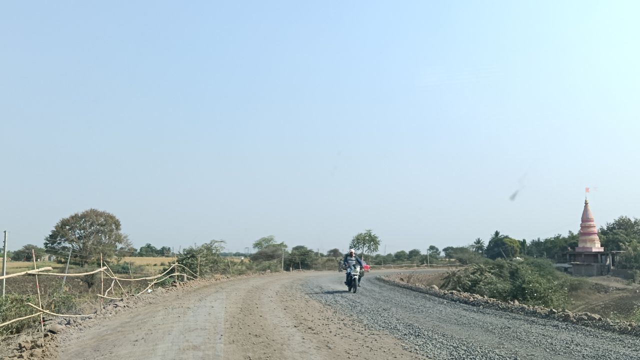 Dharashiv News : रखडलेल्या रस्त्यांची कामे होणार सुरू : तब्बल इतक्या कोटींचा निधी मंजूर Dharashiv News : रखडलेल्या रस्त्यांची कामे होणार सुरू : तब्बल इतक्या कोटींचा निधी मंजूर