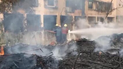 Pimpri News : नेहरूनगर येथील भंगाराच्या गोदामाला भीषण आग; अनेक वस्तू जळून खाक
