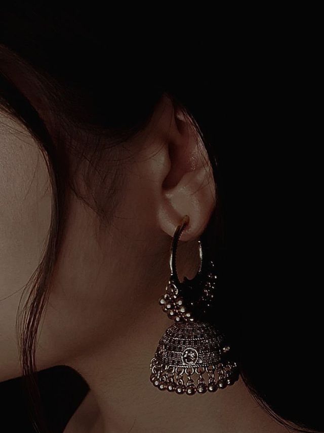 मुलींना सर्वात जास्त झुमकेच का आवडतात ?