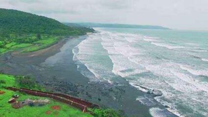 Ratnagiti News : हुल्लडबाजांमुळे दिवाळीचा बेरंग; हर्णे किनाऱ्यावर पर्यटकांचा मनमानी कारभार