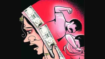 Ratnagiri Crime :  दागिन्यांसाठी विवाहितेचा छळ, आत्महत्येला प्रवृत्त केल्याप्रकरणी पतीसह तिघांविरुद्ध गुन्हा दाखल