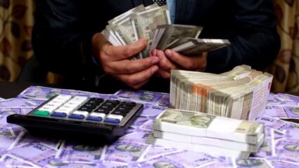 Indian Government Finance: केंद्र सरकारच्या पैशांचा हिशेब कोण ठेवते? सरकारच्या पैशांवर कोणाचे नियंत्रण असते?