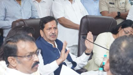 गोरेगावात जनता दरबार! नागरिकांच्या तक्रारींवर मंत्री मंगल प्रभात लोढा यांच्या प्रशासनाला थेट सूचना