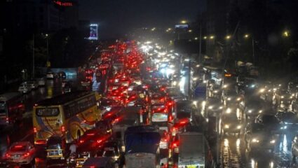 “आम्हाला आत्महत्या करण्याची परवानगी द्या अन्यथा….” मुंबई अहमदाबाद मार्गावरील 100 जणांची मागणी, नेमकं प्रकरण काय ?