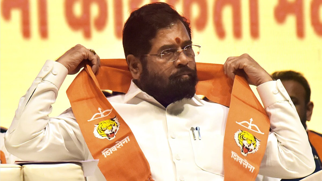 अंबरनाथमध्ये राष्ट्रवादी शरद पवार गटाला पुन्हा मोठा धक्का! ‘या’ बड्या नेत्यांचा शिंदे गटात प्रवेश फोटो सौजन्य - Social Media