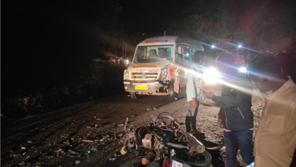 मोखाड्यात रुग्णवाहिका आणि दुचाकीचा भीषण अपघात! दोघा तरुणांचा जागीच मृत्यू