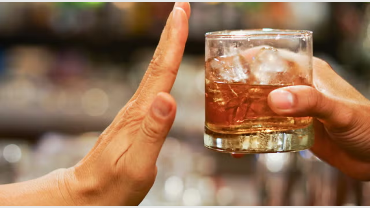 एका महिन्यासाठी दारूपासून राहा लांब! मग होणारे फायदे पहाच