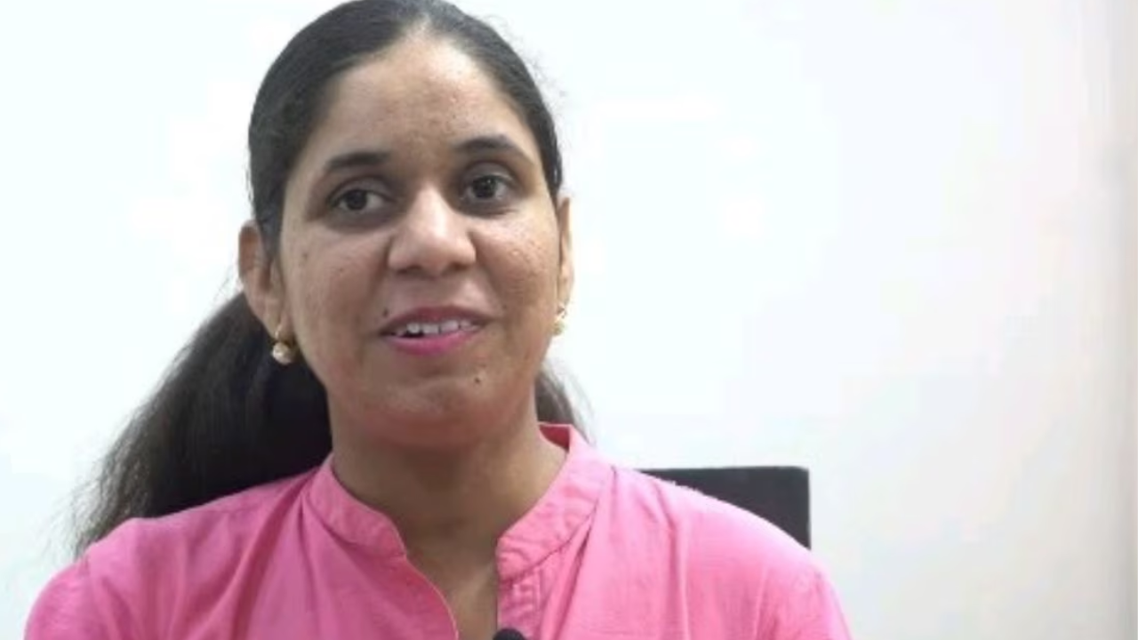 आयुषी दबास! दृष्टी बाधा असून ही साता समुद्रापार गाजतय नाव; दिला लाख मोलाचा संदेश