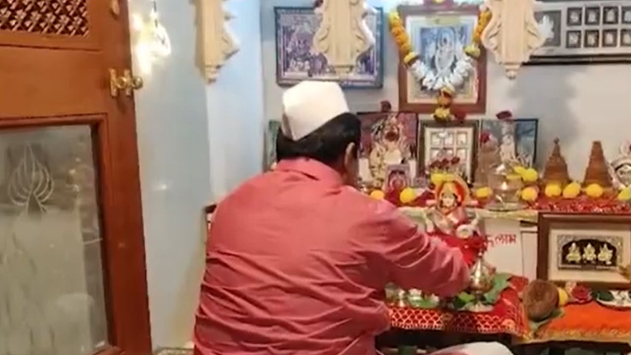 Bhandara : नाना पटोलेंनी साध्या पद्धतीने स्व:गावी साजरी केली दिवाळी Bhandara : नाना पटोलेंनी साध्या पद्धतीने स्व:गावी साजरी केली दिवाळी