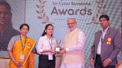 ऑनलाईन फसवणुकीविरुद्ध लढणारी सायबर वॉरियर्स; ‘सर्वोत्कृष्ट सचिव पुरस्कार’ मिळवलेल्य़ा श्रुती शिरसाटची प्रेरणादायी कथा