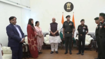 Neeraj Chopra: भारतीय सैन्यदलात लेफ्टनंट कर्नल पदावर नीरज चोप्राची नियुक्ती, संरक्षण मंत्री राजनाथ सिंह यांच्या हस्ते प्रदान; Vide