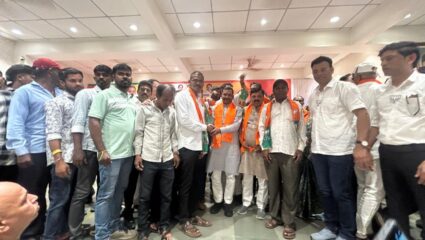 मोखाडा तालुक्यात शरद पवार गटाला खिंडार! जिल्हा उपाध्यक्षांसह अनेक नेत्यांचा भाजपात प्रवेश