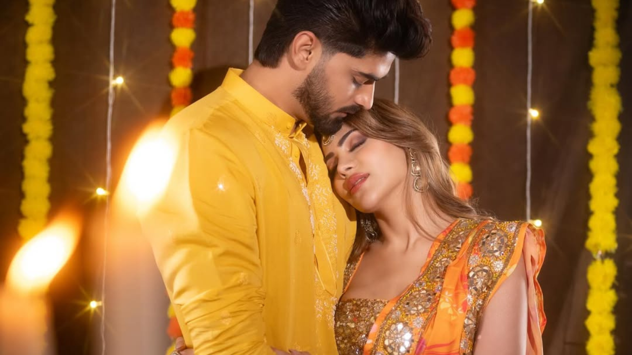निक्कीने डिझाईनर साडीच्या स्टाईलप्रमाणे दागिने मॅच केले आहेत आणि तिचे कुंदनचे कानातले कमालीचे सुंदर दिसत आहेत 