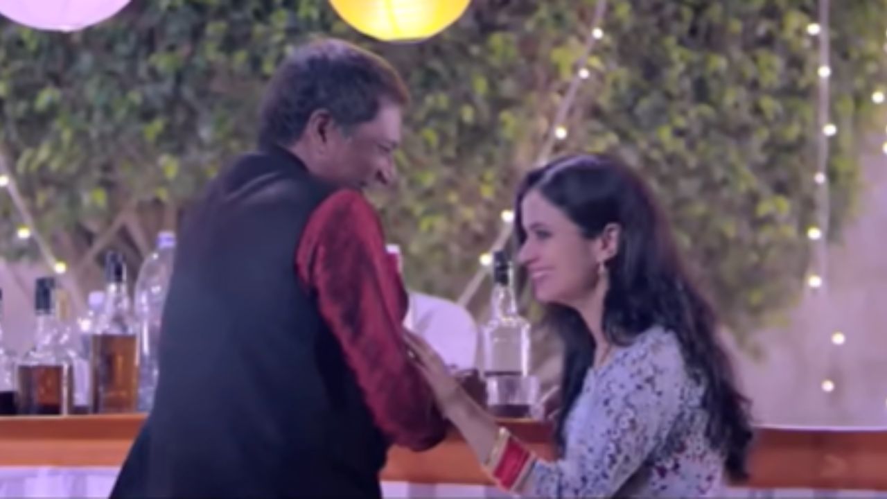 कथेची सुरुवात एका पार्टीने होते जिथे अनेक कुटुंबिय एकत्रित झालेले असतात. इथेच बनिता जी एक सामान्य गृहीणी आहे, तिला आपल्या पतीचे रसिका नावाच्या शेजारनीसोबत प्रमसंबंध असल्याचे उघडे होते. मात्र ही गोष्ट ती इतर कुणालाही कळू देत नाही