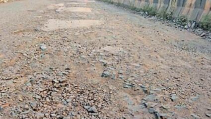 Ratnagiri News : रस्त्याची दुरावस्था संपता संपेना; मांडवे ते साकूर फाटा रस्त्याची दयनीय अवस्था