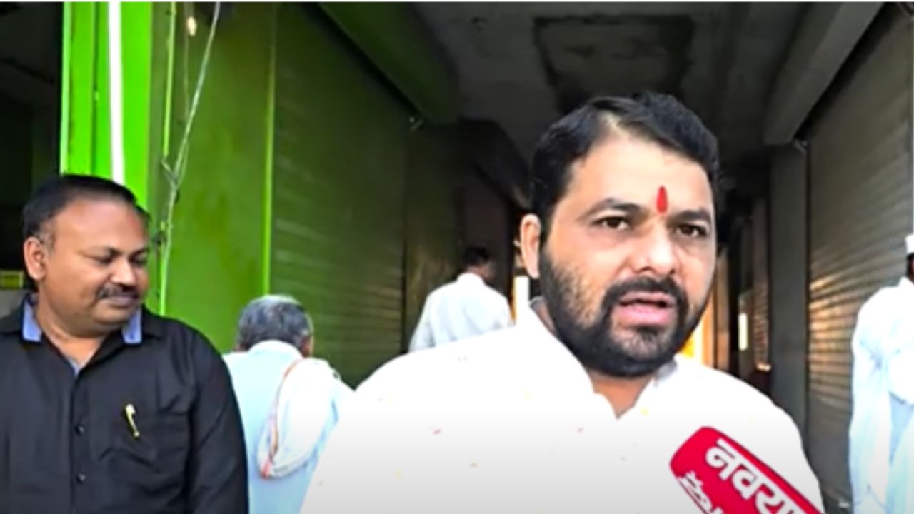 Buldhana The Package Announced By The Chief Minister Should Be Scrapped This Is Just Rubbing Salt In The Wounds Of Farmers Says Ravikant Tupkar