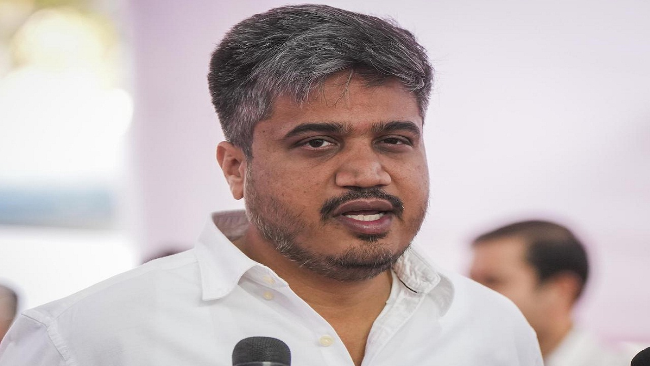 भाजप वापरून फेकून देणारा पक्ष, अजित पवार अन् शिंदे स्वगृही परततील; रोहित पवारांची भविष्यवाणी