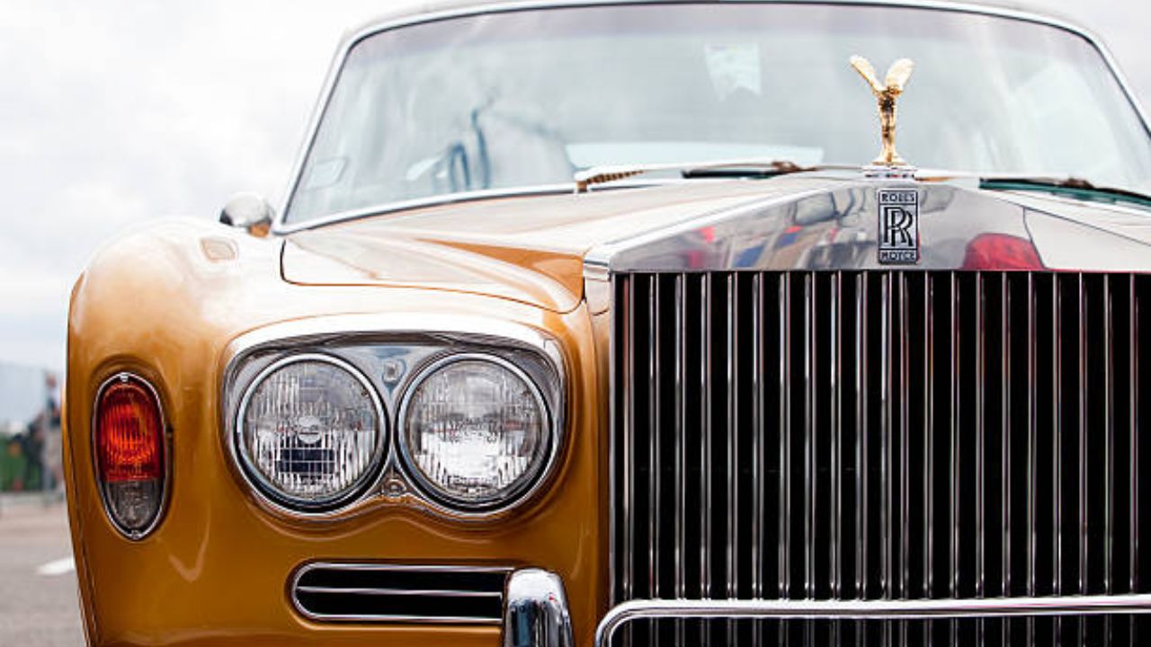 श्रीमंतांनाही घाम फोडणारी Rolls-Royce इतकी महाग का? एकच कार बनवायला लागतात ‘इतके’ दिवस! फोटो सौजन्य: iStock