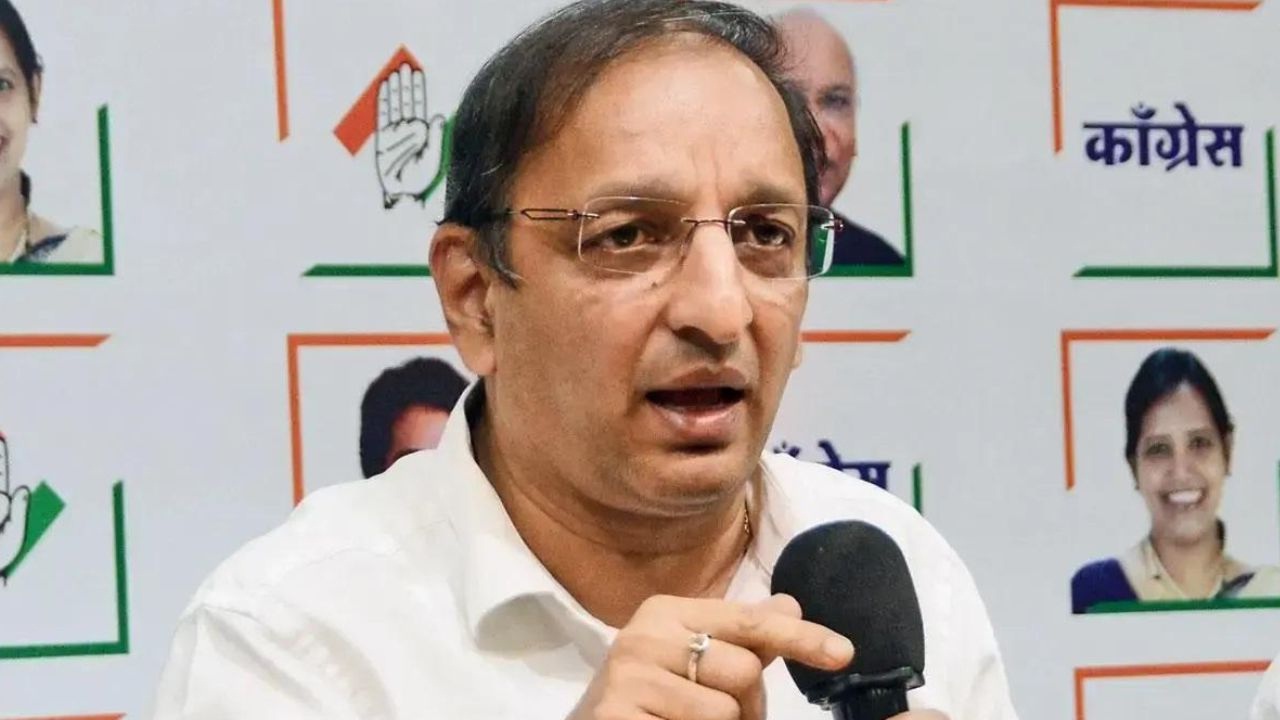 पालघर साधूंची केस सीबीआयकडे देण्यास धर्मवीर-२ सरकारला तीन वर्षे का लागली? सचिन सावंतांचा टोला पालघर साधूंची केस सीबीआयकडे देण्यास धर्मवीर-२ सरकारला तीन वर्षे का लागली? सचिन सावंतांचा टोला