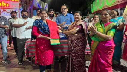 महाभोंडला अन् भव्य लकी ड्रॅा कार्यक्रमाला उत्स्फूर्त प्रतिसाद; साळेगावकरांच्या वतीने हजारो महिलांना बक्षिसांचे वाटप