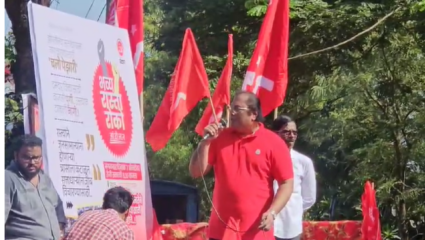 Raigad News : दिवाळीपूर्वी रस्ता दुरुस्त करा अन्यथा… ; प्रशासनाच्या विरोधात शेकापचं रास्ता रोको आंदोलन