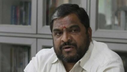 मुख्यमंत्र्यांचा शक्तिपीठ महामार्गासाठी इतका अट्टहास का? राज्यातील गंभीर प्रश्नांकडे लक्ष द्या; राजू शेट्टींचा टोला