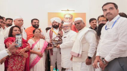 Kartiki Ekadashi : कार्तिकी एकादशीला विठुरायाच्या महापूजेचा मान एकनाथ शिंदेंना; मंदिर समितीने दिले निमंत्रण