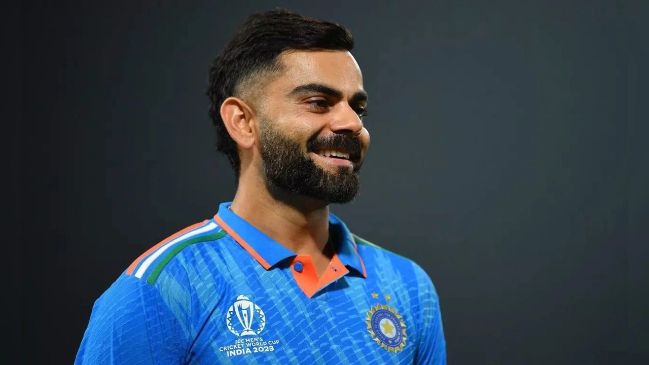 एकदिवसीय इतिहासात सर्वाधिक शतके करण्याचा विक्रम विराट कोहलीच्या नावावर आहे, त्याने भारतीय संघाच्या विजयात ४३ शतके झळकावली आहेत. स्टार फलंदाज कोहलीने ३०५ एकदिवसीय सामन्यांमध्ये एकूण ५१ शतके झळकावली आहेत. त्याने कसोटी आणि टी२० आंतरराष्ट्रीय क्रिकेटमधून निवृत्ती घेतली आहे. फोटो सौजन्य - सोशल मिडिया