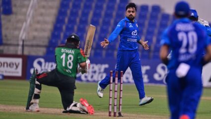 AFG vs BAN : राशीद खानविरुद्ध बांग्लादेशचा संघ पूर्णपणे फेल, अफगाण संघाने एकदिवसीय मालिका जिंकून घेतला बदला