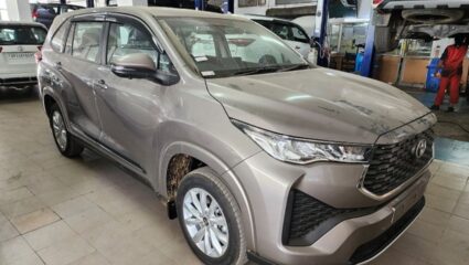 2 लाखांचे डाउन पेमेंट आणि Toyota Hyryder ची चावी डायरेक्ट तुमच्या खिश्यात! EMI फक्त…