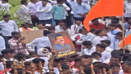 मोठी बातमी ! पंकजा मुंडेंच्या दसरा मेळाव्यात झळकले वाल्मिक कराडचे पोस्टर; चर्चांना उधाण