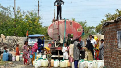 “मतांसाठी भिक मागायला येणारे…” अंबरनाथच्या शास्त्रीनगर भागातील पाणीटंचाईवरून नागरिकांचा राजकीय पुढाऱ्यांवर संताप