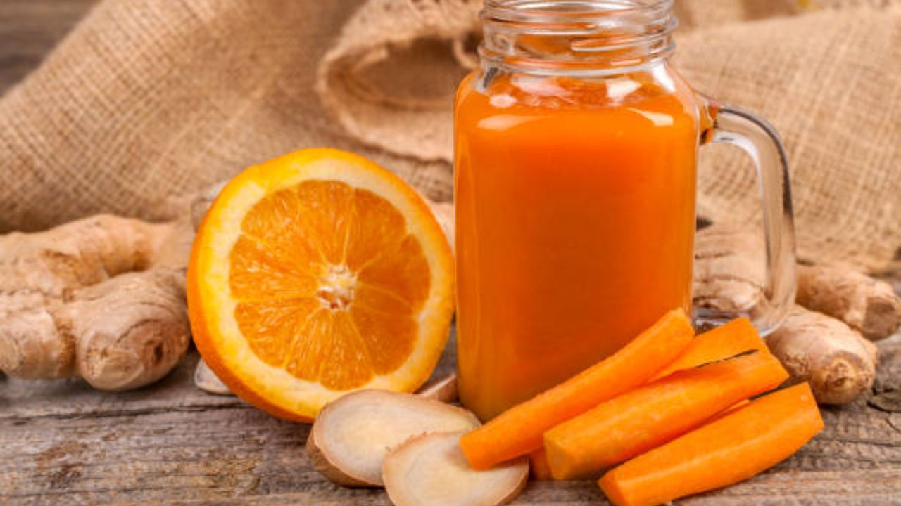 बद्धकोष्ठता, गॅस, अपचन आणि आतड्यांची हालचाल सुलभ करण्यासाठी संत्र्याचा रस किंवा नियमित एक संत्र खावे. यामुळे पचनक्रिया कायमच निरोगी राहते आणि शरीरातील घाण बाहेर पडून जाण्यास मदत होते. 