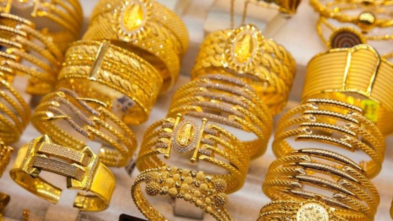 Todays Gold-Silver Price: ग्राहकांसाठी खुशखबर! सोनं–चांदी खरेदीची संधी, तुमच्या शहरातील ताजे भाव जाणून घ्या