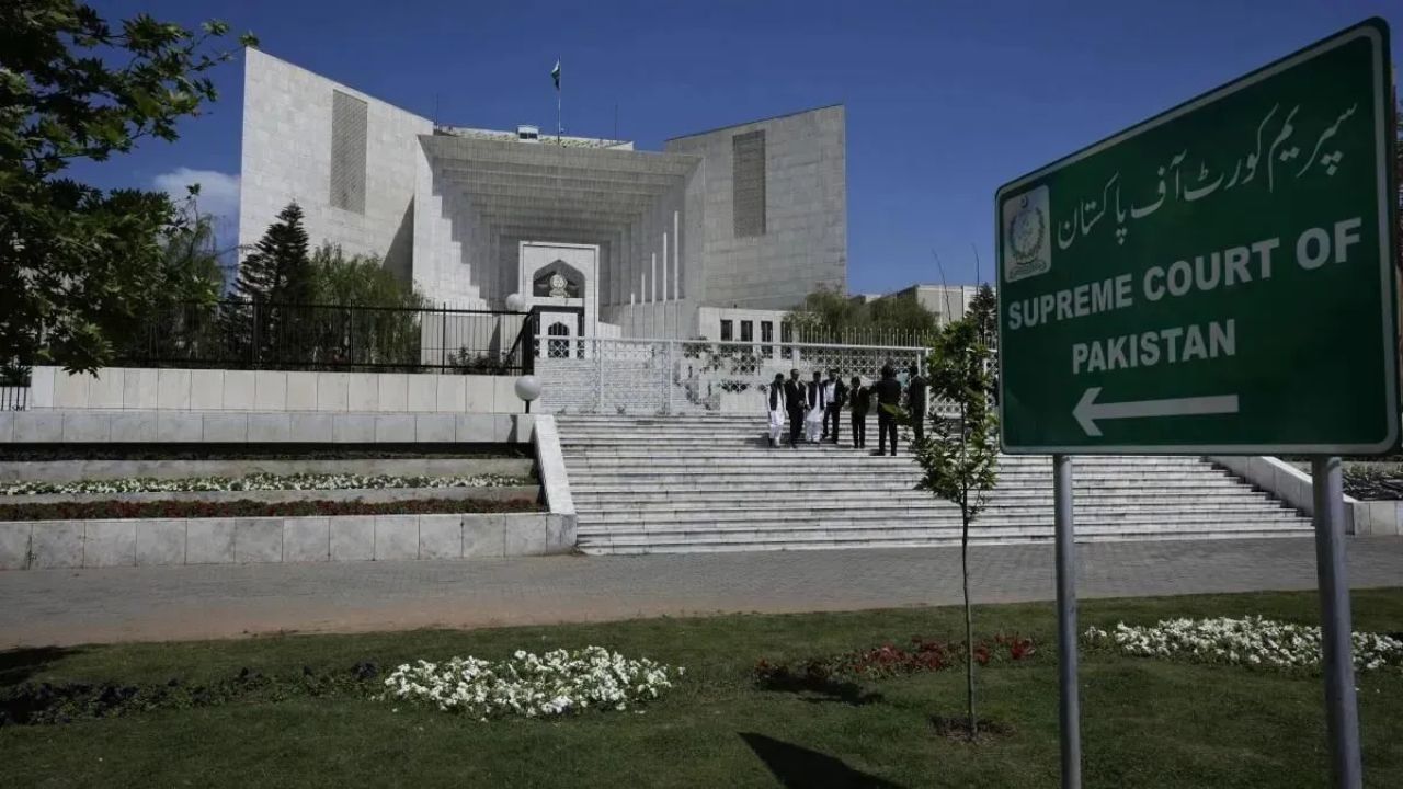 RuleOfLaw : पाकिस्तानची न्यायव्यवस्था ढवळून निघाली; 27 व्या घटनादुरुस्तीवर संतापलेल्या दोन वरिष्ठ न्यायाधीशांचा राजीनामा