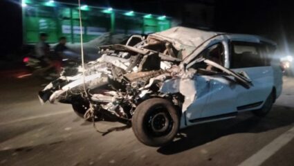 उत्तर प्रदेशात भीषण अपघात; ट्रक-कारच्या धडकेत आठ जणांचा मृत्यू, भरधाव ट्रक…