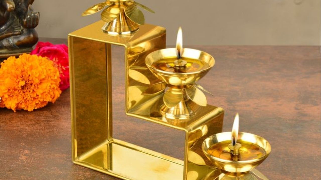 Astro Tips: मार्गशीर्ष महिन्याच्या पहिल्या गुरुवारी संध्याकाळी या ठिकाणी लावा दिवा, आर्थिक अडचणी होतील दूर