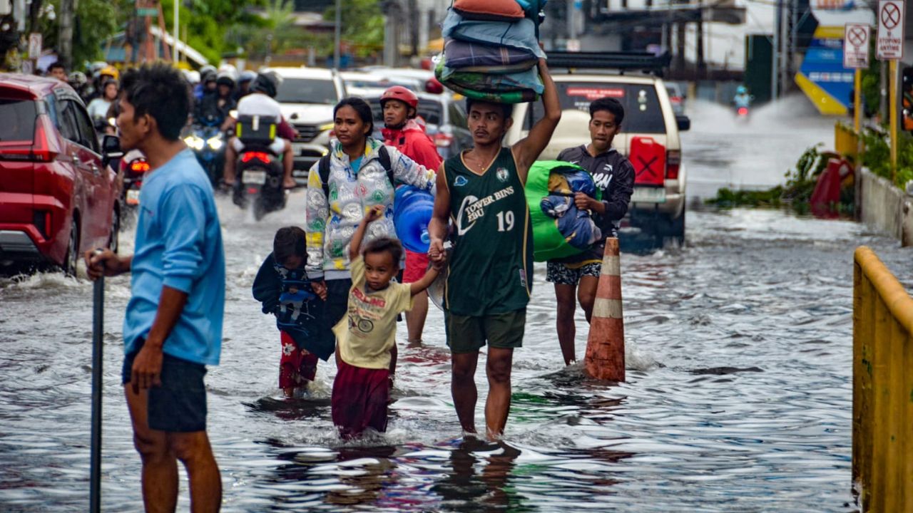 Typhoon Kalmaegi : फिलिपिन्समध्ये नैसर्गिक आपत्तीची पुन्हा जोरदार धडक ; कालमेगी वादळाने घेतला ६६ जणांचा बळी