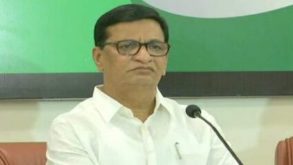 काँग्रेसच्या बालेकिल्ल्यातच बाळासाहेब थोरात यांना धक्का; अनेक कार्यकर्त्यांचा शिवसेनेत प्रवेश