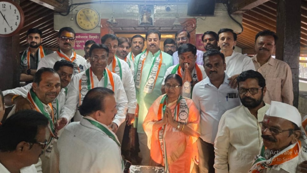 बारामती नगरपालिका निवडणुकीत येणार रंगत; माजी नगराध्यक्ष सुनिल पोटेंनी मुलाला सोडून जितेंद्र गुजर यांना दिले समर्थन