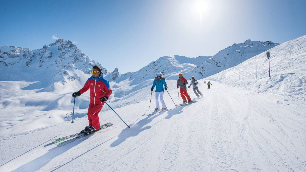 Winter Skiing : Mountains are calling! हिमवर्षावात प्लॅन करताय स्कीइंगचा? मग भारतातील ‘ही’ ठिकाणे ठरतील खास निवड