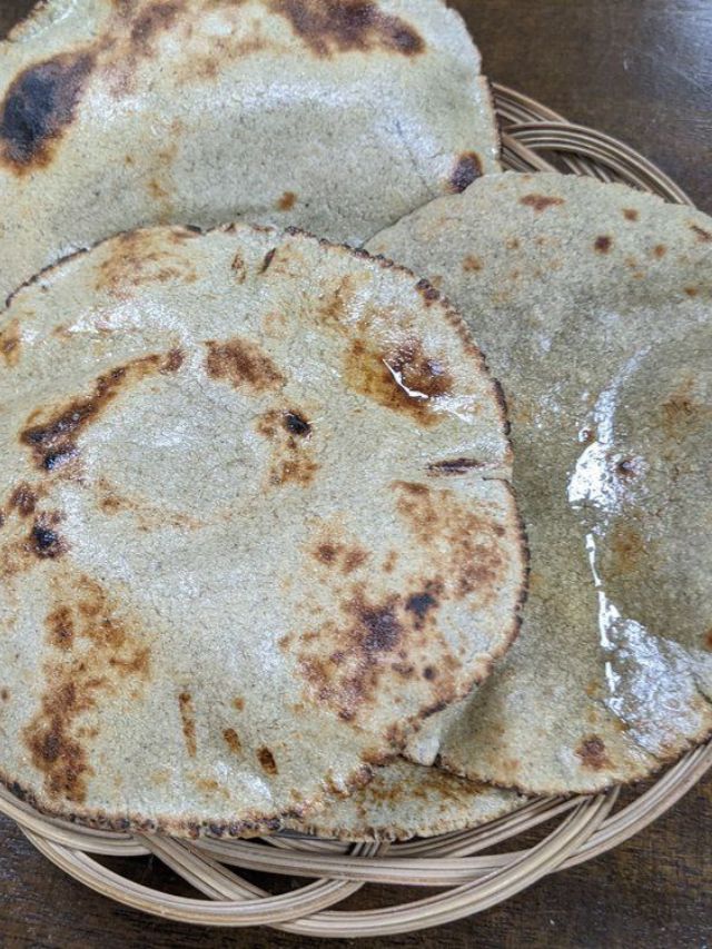 Kitchen Tips: मऊसुत भाकरीसाठी कोणता तवा वापराल? फॉलो टिप्स