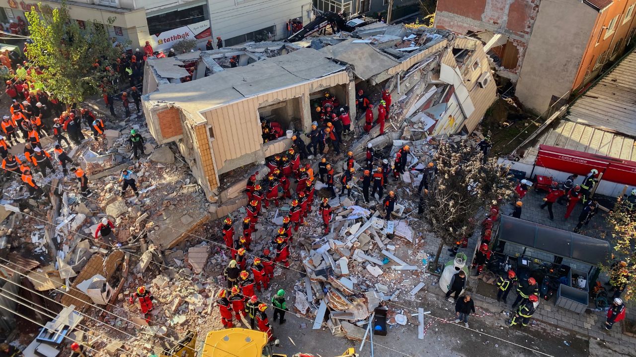 ना भूकंप, ना वादळ… तरीही धडाधडा कोसळतायत ‘या’ देशातील इमारती, काय आहे कारण?