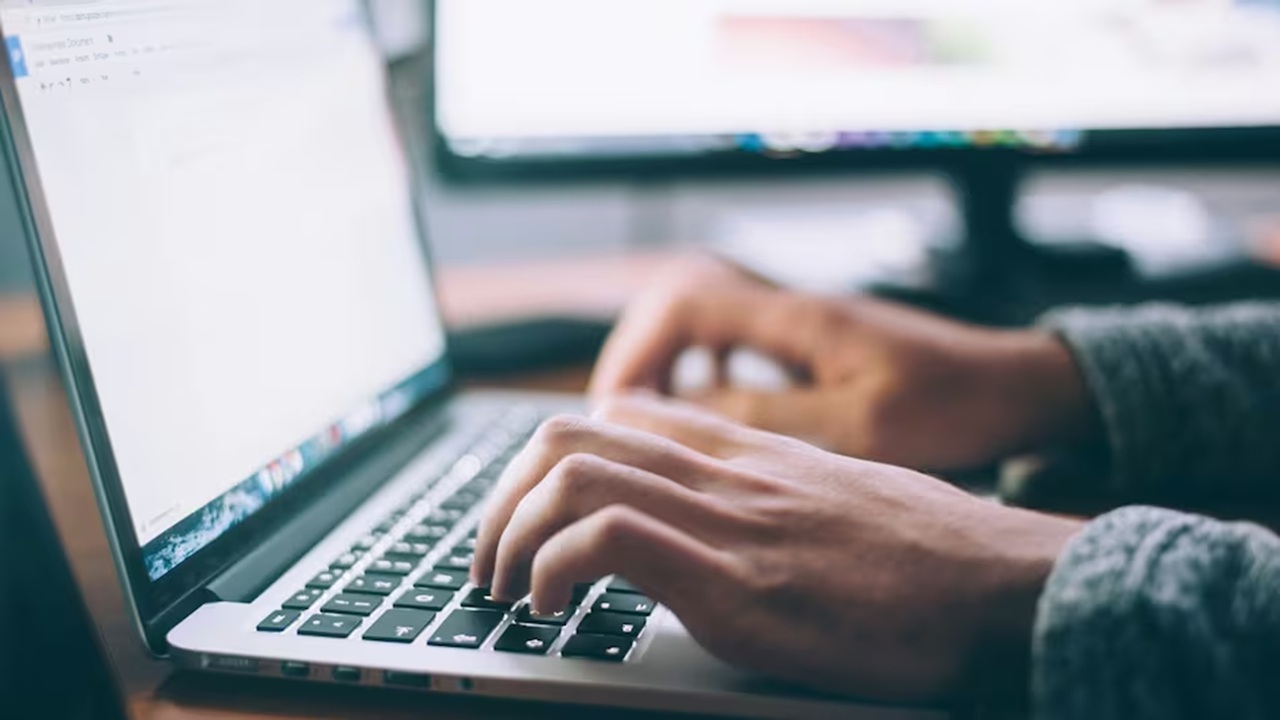 Cloudflare म्हणजे काय? या आउटेजमुळे ChatGPT, X, Spotify सारख्या वेबसाइट्सही ठप्प