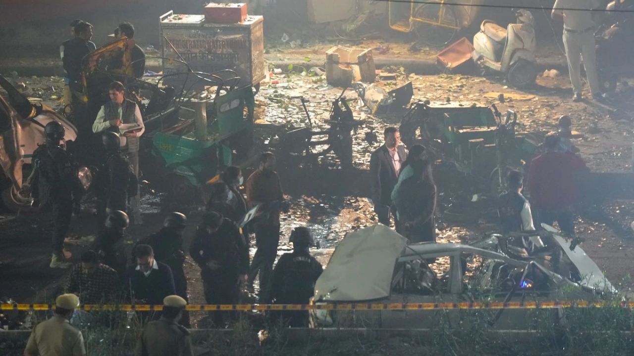 Delhi Red Fort Blast : दिल्ली धमाक्यानंतर पाकिस्तान हाय अलर्टवर; राजस्थान सीमेजवळ…